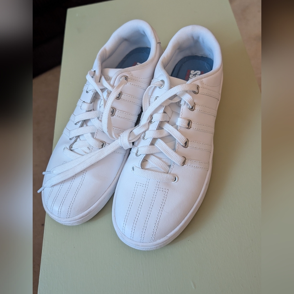 Kswiss White Sneakers with Stripes W 7